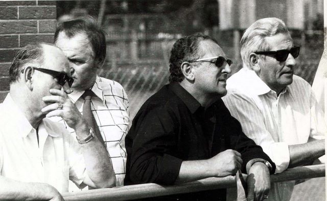 076____1975_2_sozialminister_landrat_sportplatz_huvv.jpg 076____1975_2_sozialminister_landrat_sportplatz_huvv.jpg